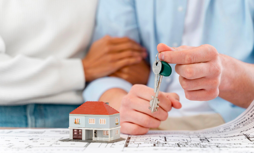 Couple holding a set of keys